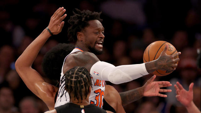 Julius Randle #30 of the New York Knicks fights for the rebound in the third quarter against the Cleveland Cavaliers at Madison Square Garden on January 24, 2023 in New York City. 