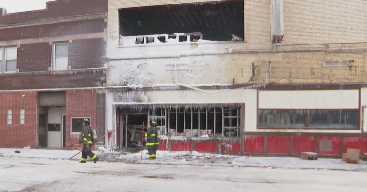 Fire destroys catering business that served senior centers - CBS Chicago