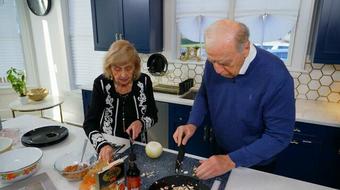 Holocaust survivors share recipes in cookbook: "It reminds you of your family" 