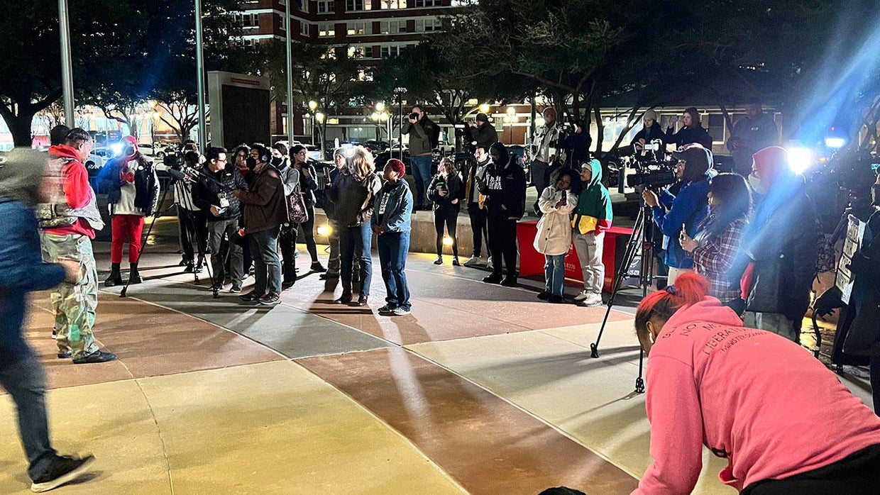 North Texans call for justice for Tyre Nichols at rally outside Dallas ...