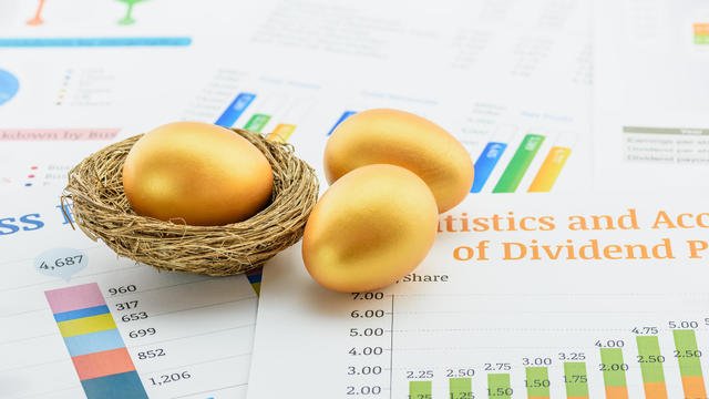 How does gold diversify your portfolio?