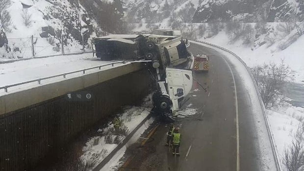 cdot-glenwood-semi-crash-i-70-copy.jpg