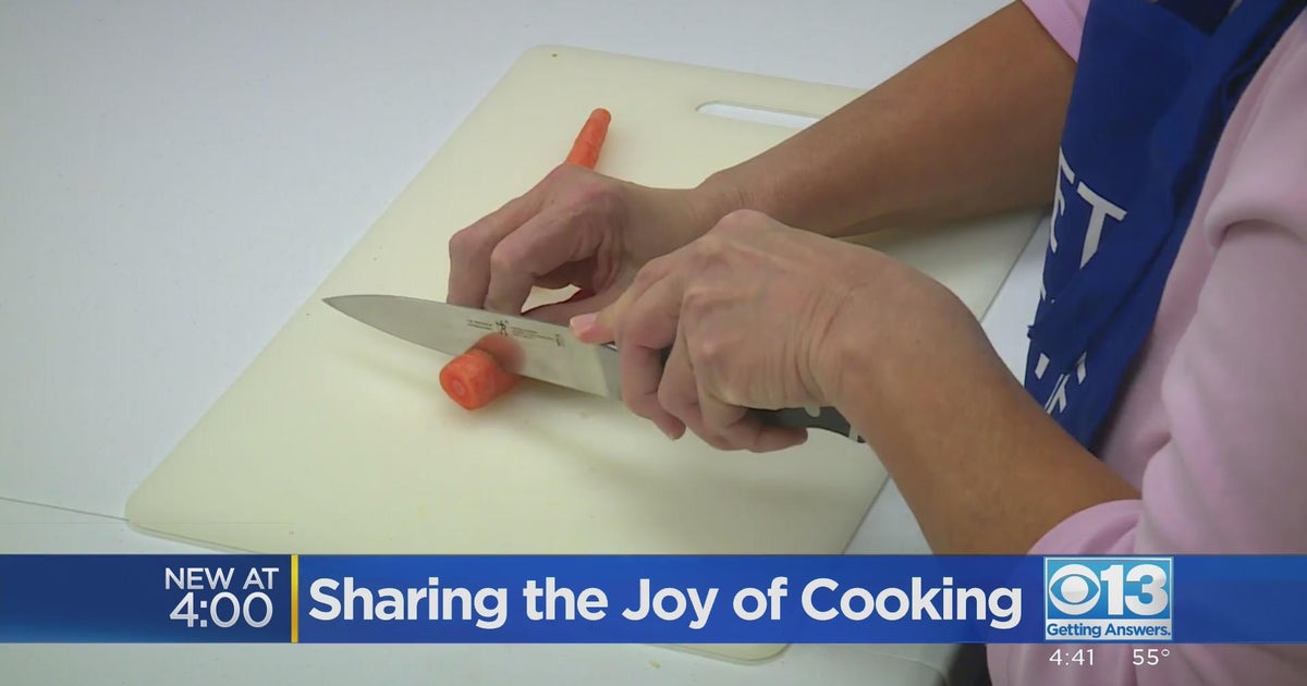 Sacramento nonprofit helps blind seniors sharpen cooking skills