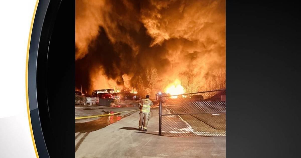 Train derailment causes massive fire in East Palestine, Ohio - CBS Pittsburgh : Crews remain at the scene of a massive fire caused by a train derailment in Ohio.  | Tranquility 國際社群