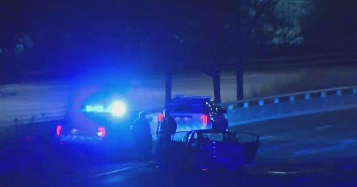Crash on DuSable Lake Shore drive leaves 1 dead, another hurt - CBS Chicago