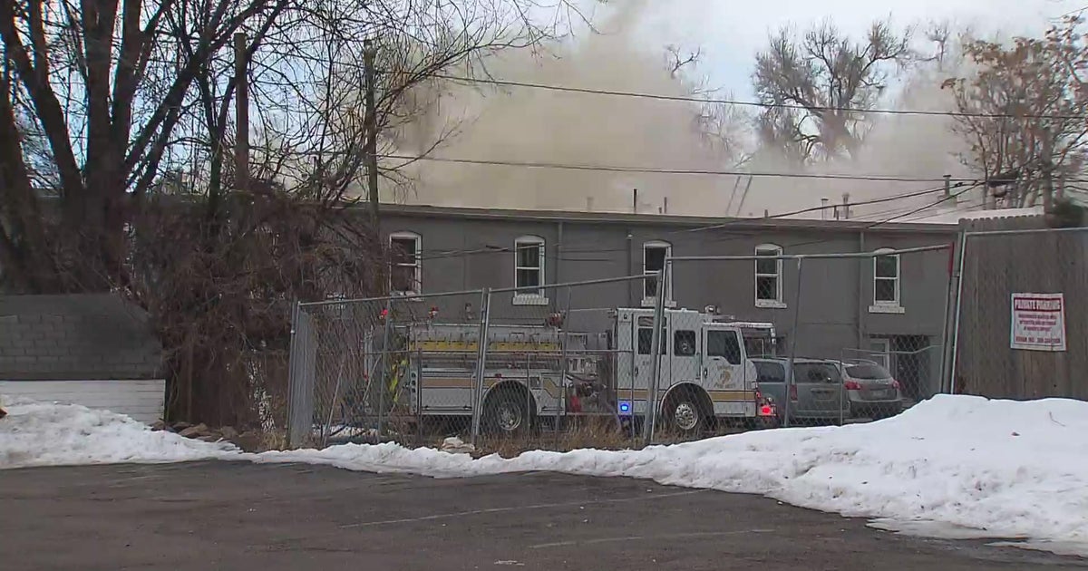 Firefighters battle blaze at townhomes in Denver - CBS Colorado