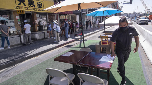 Mayor Garcetti does a walk thru around restaurants in Little Tokyo 