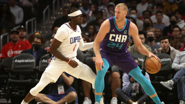 Charlotte Hornets v Los Angeles Clippers 