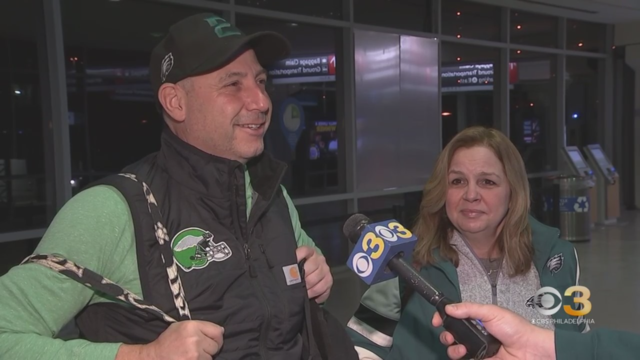 eagles-fans-at-airport.png 