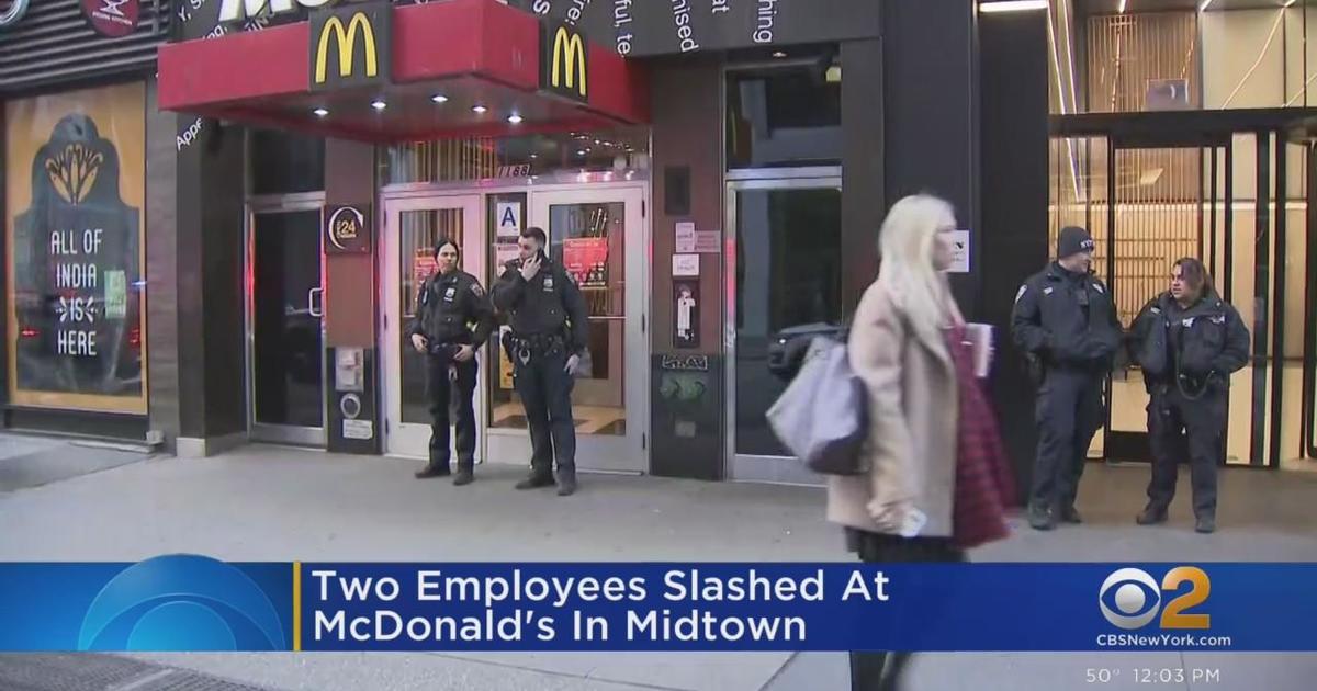 Mcdonalds Employees Slashed In Midtown Cbs New York 9536