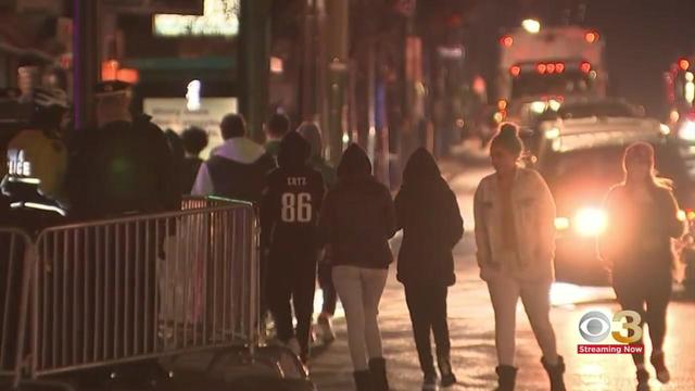 disappointed-eagles-fan-spill-out-into-broad-street-after-super-bowl-lvii.jpg 