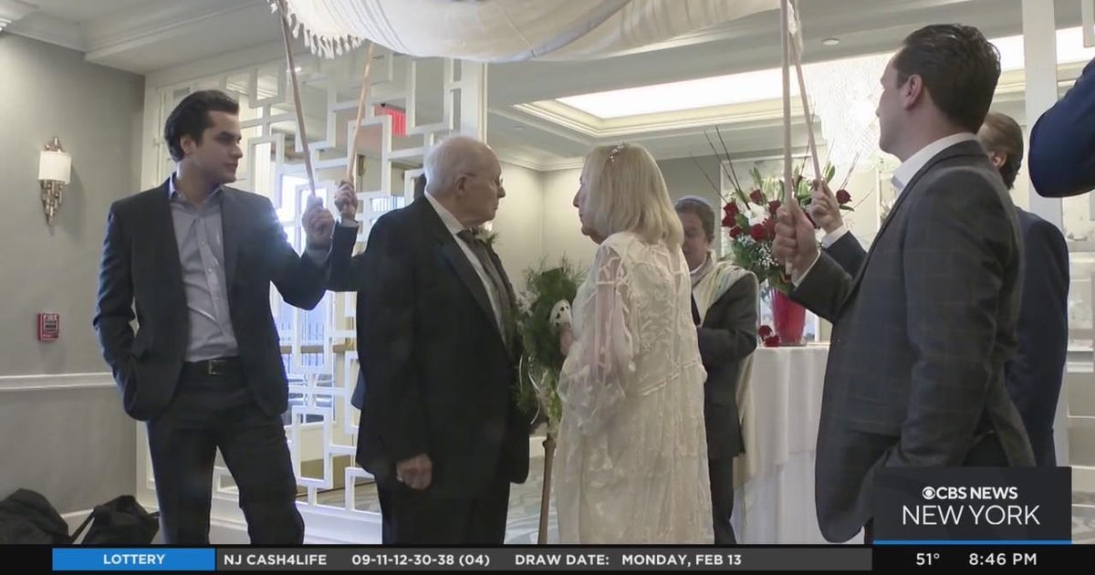 Long Island couple renews their vows after 72 years of marriage - CBS ...