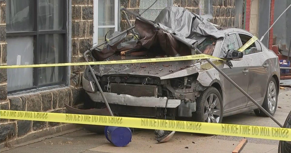 Man dead after road rage incident ends in shooting, crash: police - CBS ...