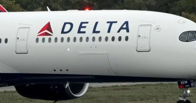 Nach Angaben der Polizei wurde ein Passagier ohne Ticket aus einem Delta-Flug in Salt Lake City entfernt Nach Angaben der Polizei wurde ein Passagier ohne Ticket aus einem Delta-Flug in Salt Lake City entfernt