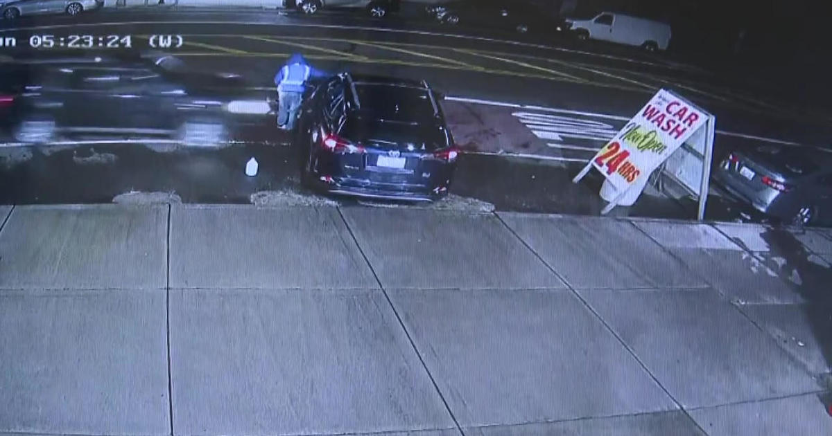 NYPD searching for 2 women following hitandrun in Bronx that killed