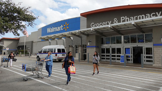 Walmart Raises Its Minimum Wage To 14 Dollars An Hour 