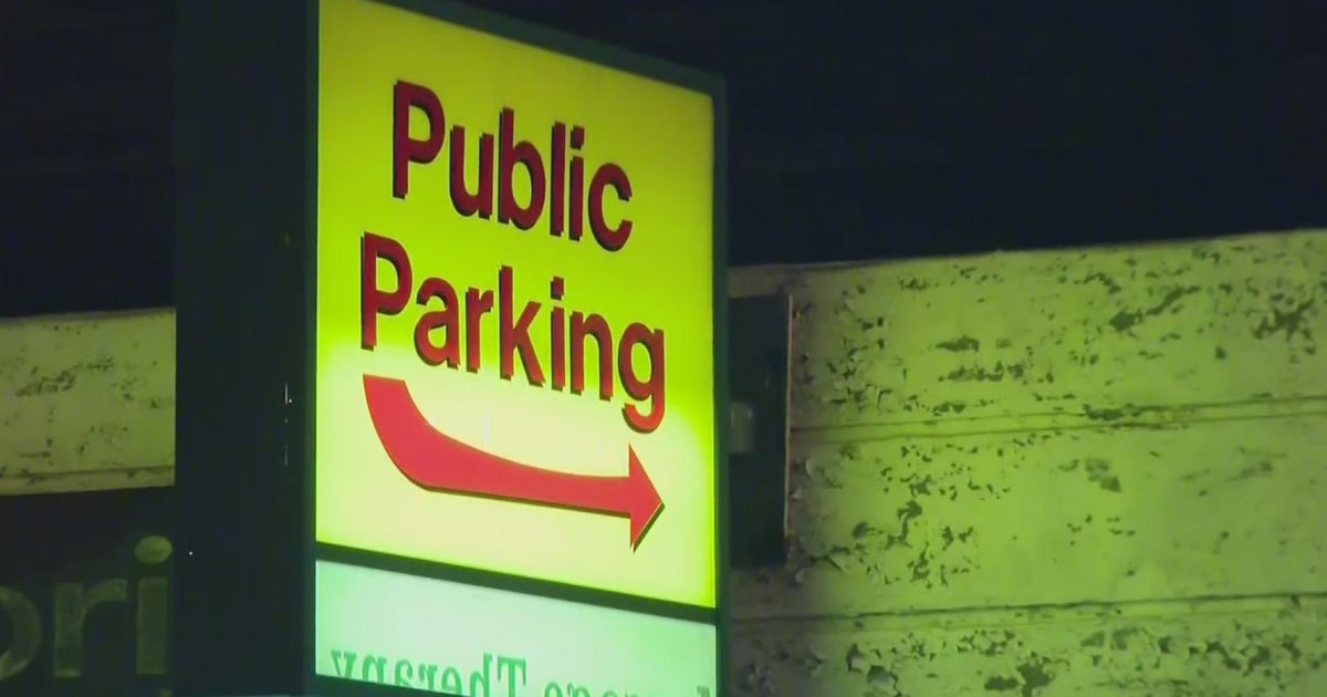 Police warn of more car thefts in South Loop parking garages - CBS Chicago