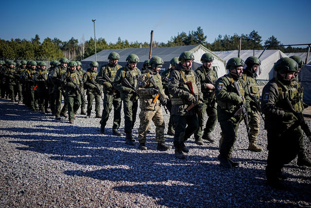 Why Ukraine's elite snipers, and their U.S. guns and ammo, are more vital  than ever in the war with Russia - CBS News