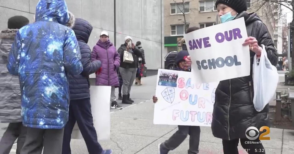 East Harlem parents protest Catholic school closures - CBS New York