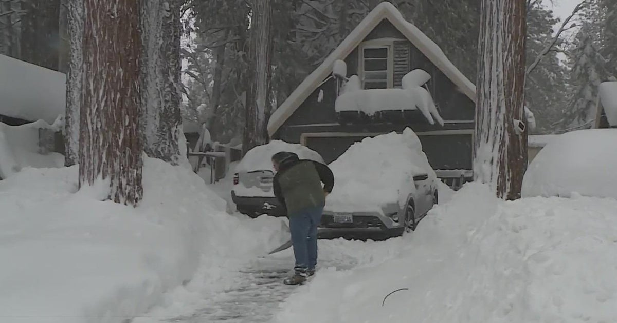Absolutely wonderful: Neighbors help each other as snow accumulates across foothills