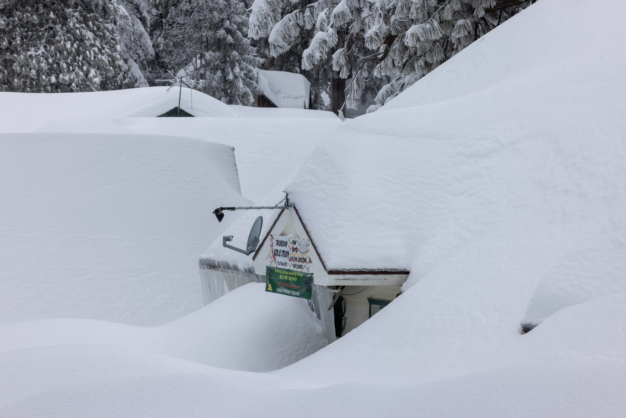 Snow in California mountains piles to rooftops, leaving residents ...