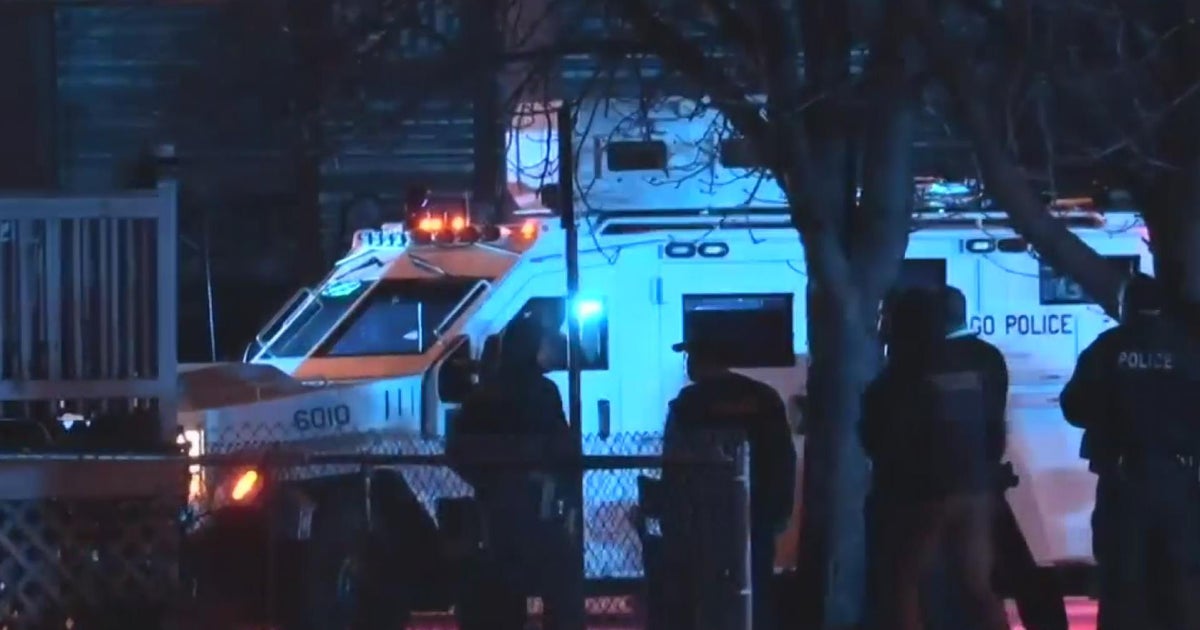 Man critically hurt in Far South Side shooting - CBS Chicago