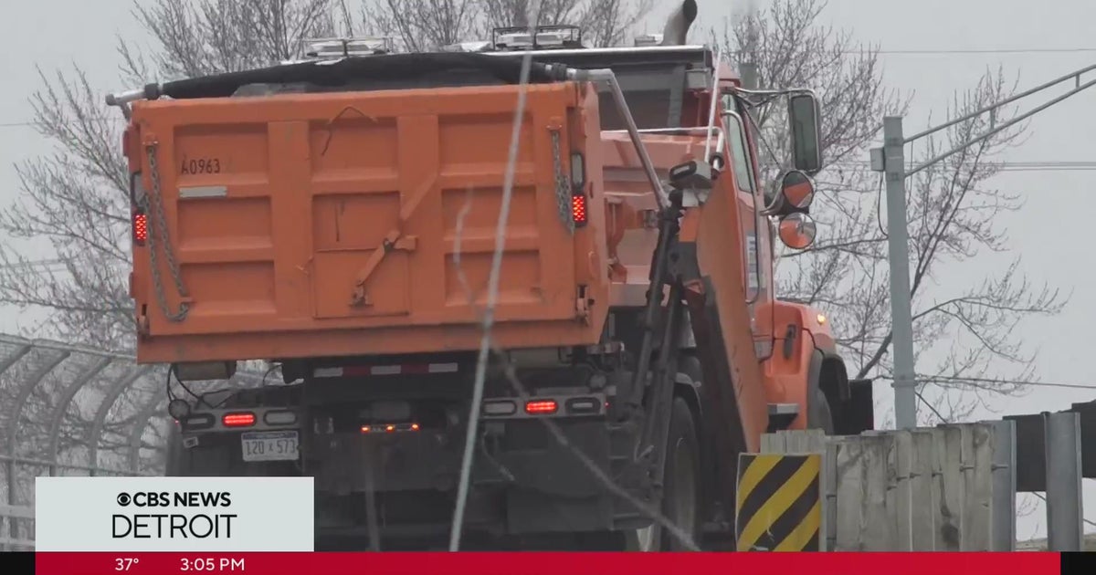 Oakland County road crews prepare for winter storm - CBS Detroit