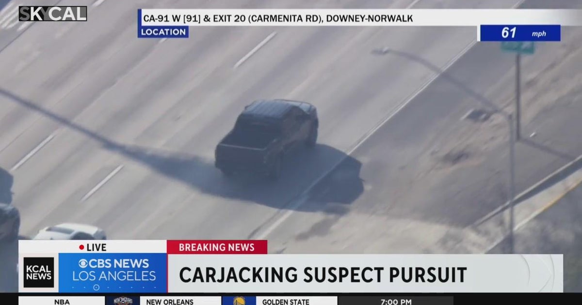 Carjacking suspect exits freeway in DowneyNorwalk area CBS Los Angeles