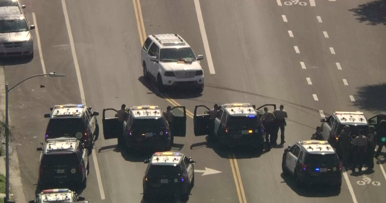 Suspect in custody after hour-long stand off in South LA - CBS Los Angeles