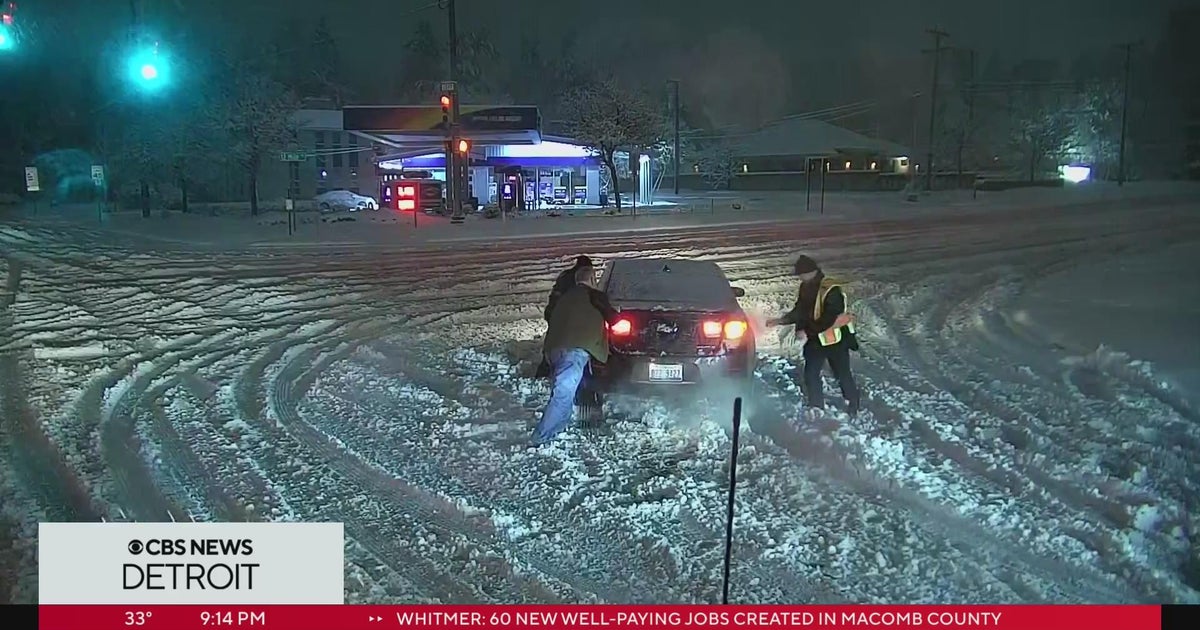 CBS Detroit crew helps driver stuck in snow - CBS Detroit