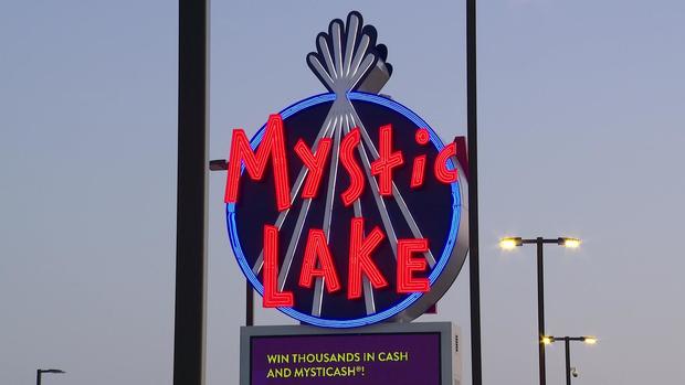 10p-vo-mystic-lake-lock-wcco2ygx.jpg 