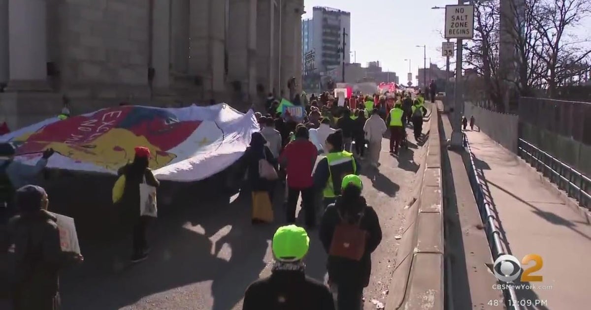 Hundreds march across Manhattan Bridge for "excluded workers" - CBS New ...