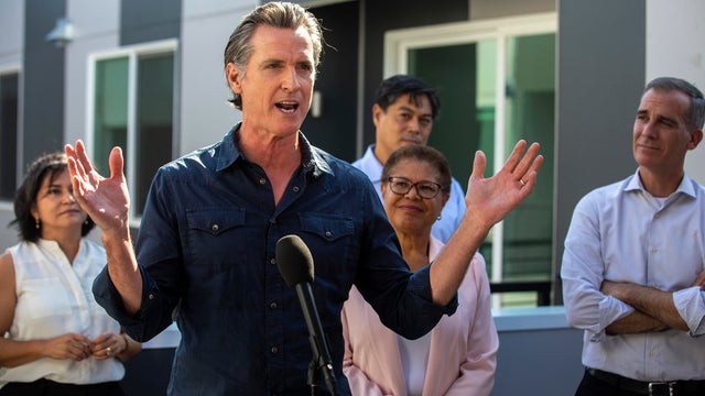 Gov. Gavin Newsom speaks a Homekey site 