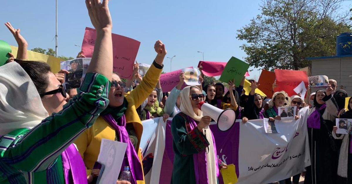 afghanistan women protest islamabad -