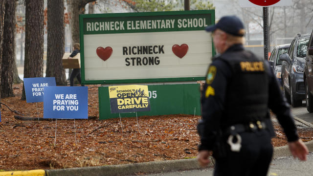 Children arrive at Richneck Elementary School 
