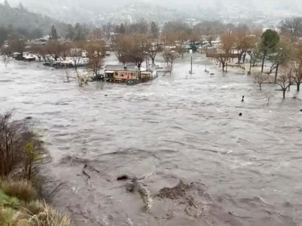 Raging floodwaters encircle homes in California 