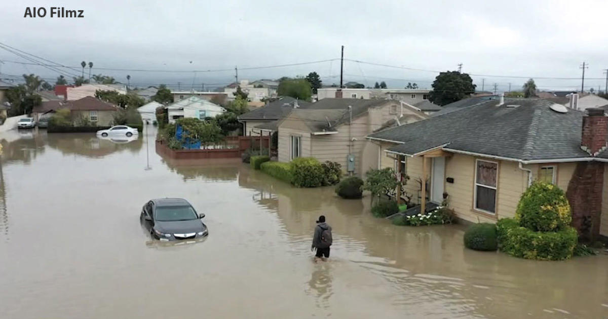 Pajaro residents dismayed after levee break leave large areas of town ...