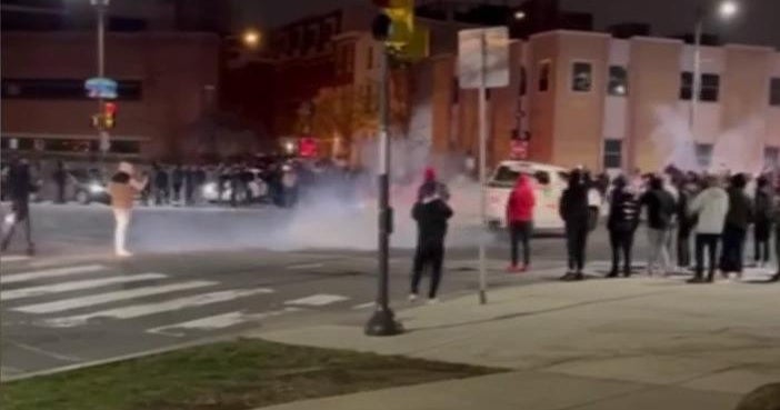 "Stop this very dangerous activity": Car chaos in Spring Garden shuts ...