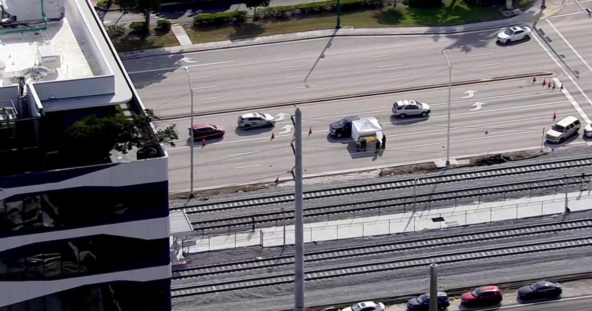 Guy struck, killed by educate in Aventura