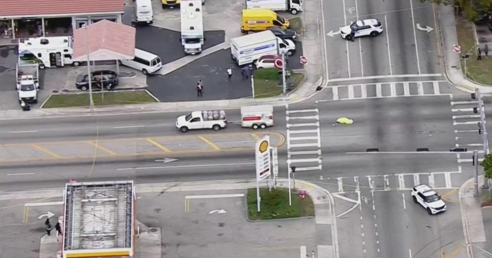 Heavy traffic after pedestrian struck, killed in Miami - CBS Miami