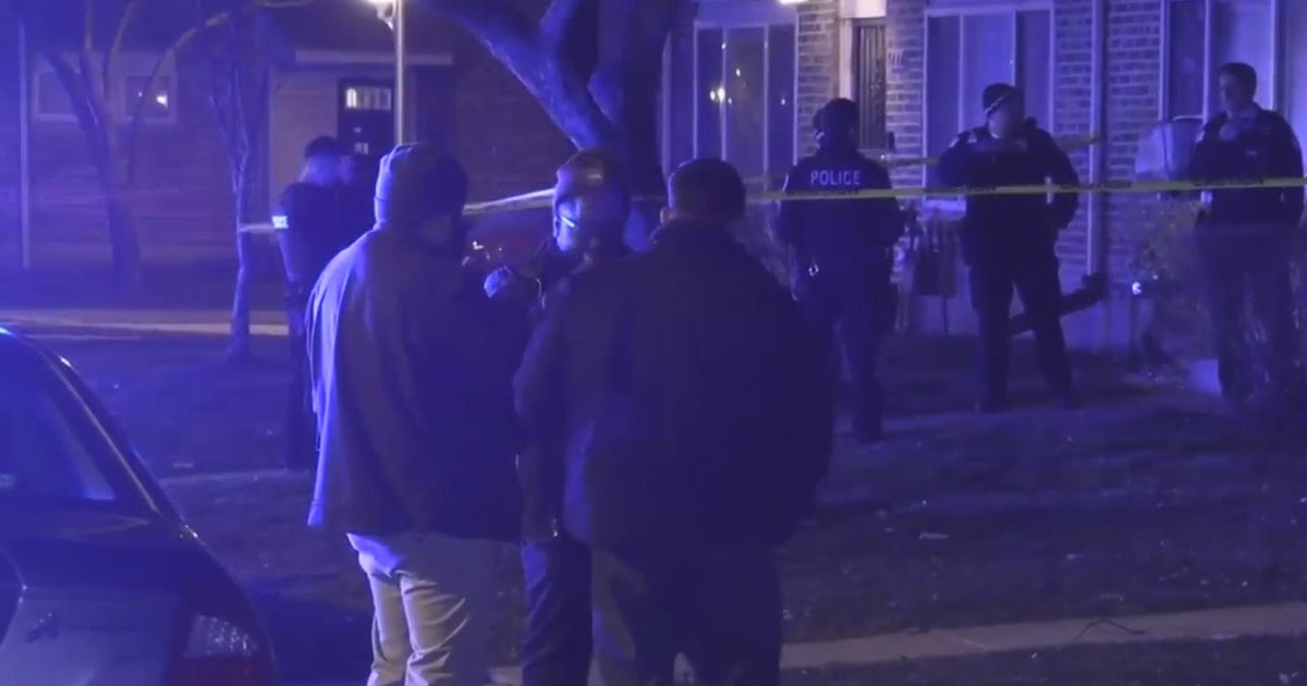 Teenage boy shot inside home in Roseland - CBS Chicago