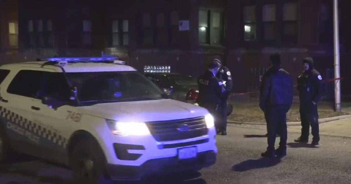 2 teens shot while on walkway in Chatham - CBS Chicago