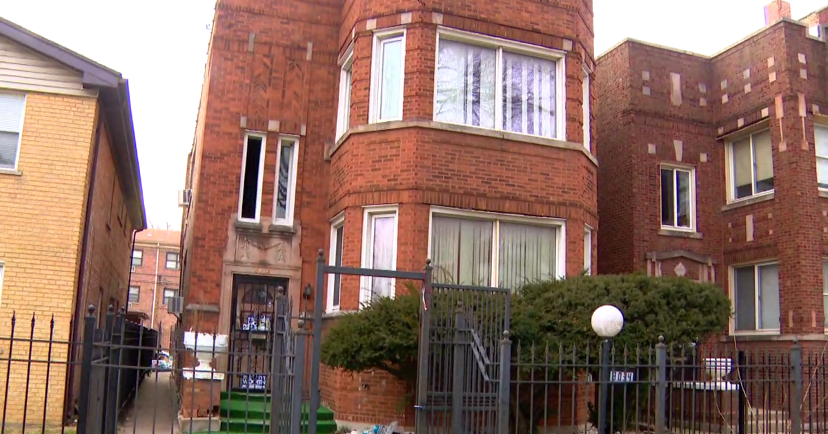 Woman says squatters have taken over two apartments she owns - Illinois ...