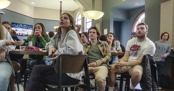 Saint Mary’s students gather to root team on to first round victory over VCU