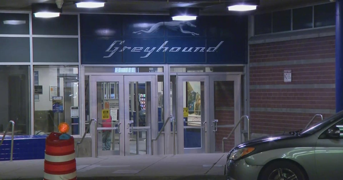 Dozens of Greyhound passengers stranded at Chicago bus station CBS