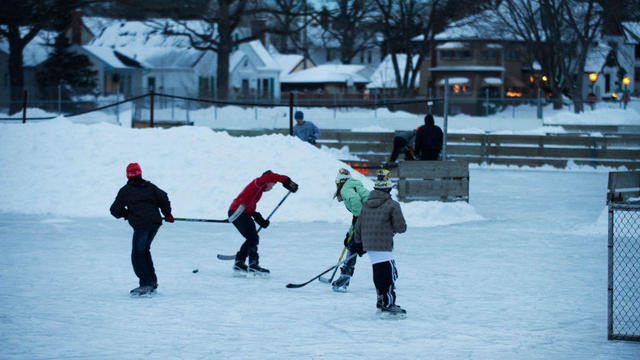 DAVID BREWSTER ¬• dbrewster@startribune.com    Wednesday  12/15/10  St.Paul    The story is about how cities are managing ice rinks in a tough economic environment. Several shut down rinks last year, others, such as Groveland in St. Paul have a corps of 