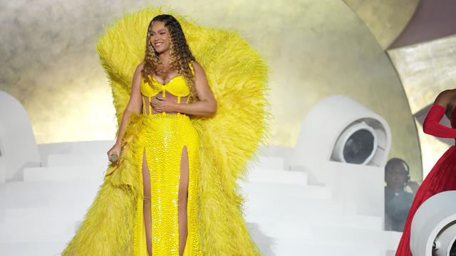 Atlantis The Royal Grand Reveal Weekend 2023 - Beyonce Performance 