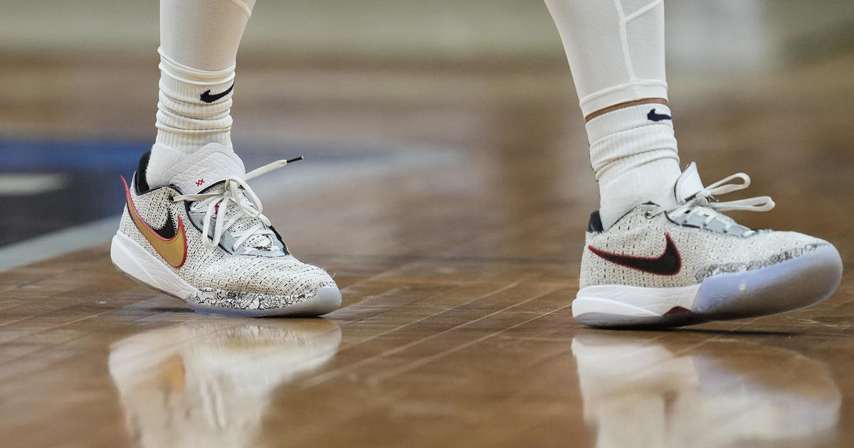 Nominal evaluar Objetivo March Madness: Low-cut sneakers gain traction on court - CBS Colorado