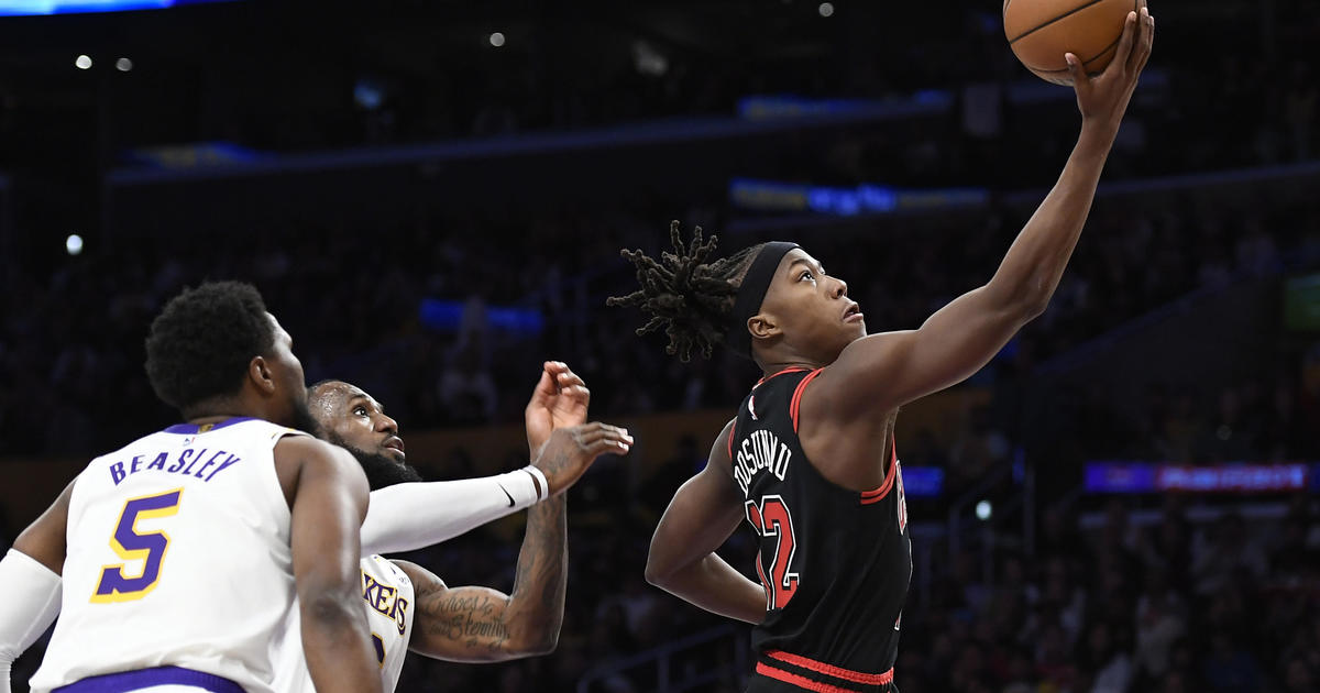 NBA: Chicago Bulls spoil LeBron's return with 118-108 win over Los