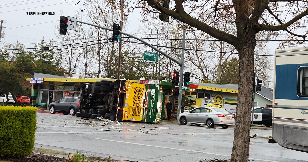 Garbage truck crashes on Freeport Boulevard in Sacramento